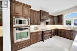 233 CARISBROOKE CIRCLE | Aurora Ontario | Slide Image Sixteen