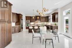 233 CARISBROOKE CIRCLE | Aurora Ontario | Slide Image Eighteen