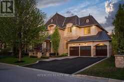 233 CARISBROOKE CIRCLE | Aurora Ontario | Slide Image One