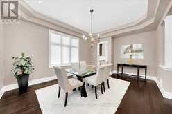 233 CARISBROOKE CIRCLE | Aurora Ontario | Slide Image Seven