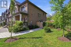 21 GORD MATTHEWS WAY | Uxbridge Ontario | Slide Image Two