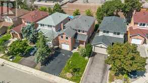 853 APPLE GATE COURT | Mississauga Ontario | Slide Image Three