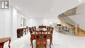 2B TRINITY CRESCENT | Richmond Hill Ontario | Slide Image Ten