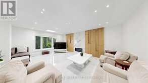 2B TRINITY CRESCENT | Richmond Hill Ontario | Slide Image Twelve