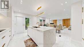 2B TRINITY CRESCENT | Richmond Hill Ontario | Slide Image Eighteen