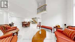 2B TRINITY CRESCENT | Richmond Hill Ontario | Slide Image Six