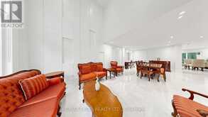 2B TRINITY CRESCENT | Richmond Hill Ontario | Slide Image Eight