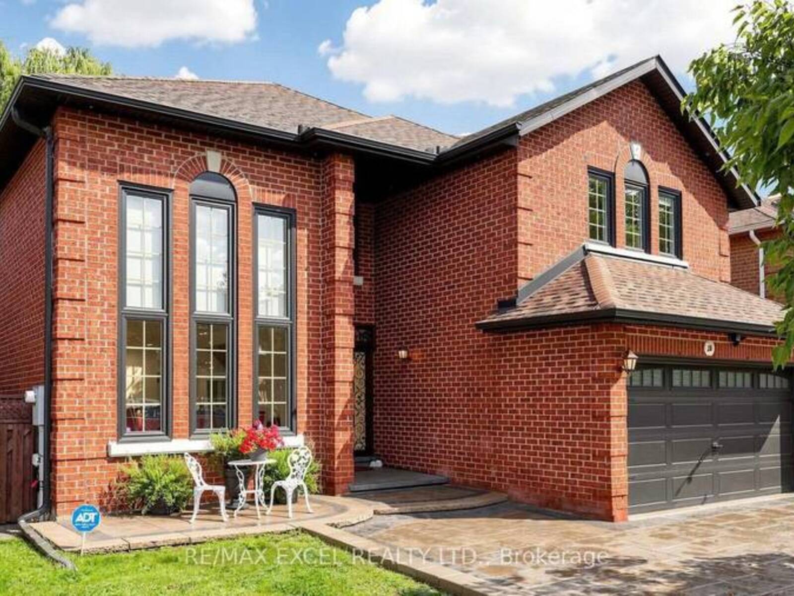 2B TRINITY CRESCENT, Richmond Hill, Ontario L4B 2S4