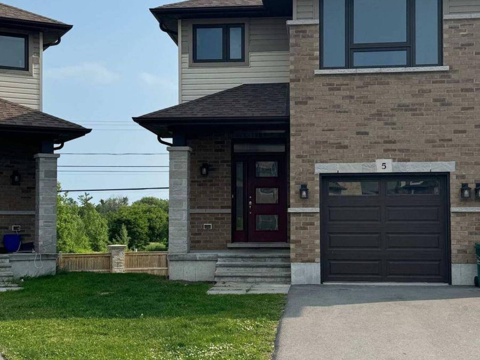 5 LEDGEROCK COURT, Quinte West, Ontario K8R 0A1