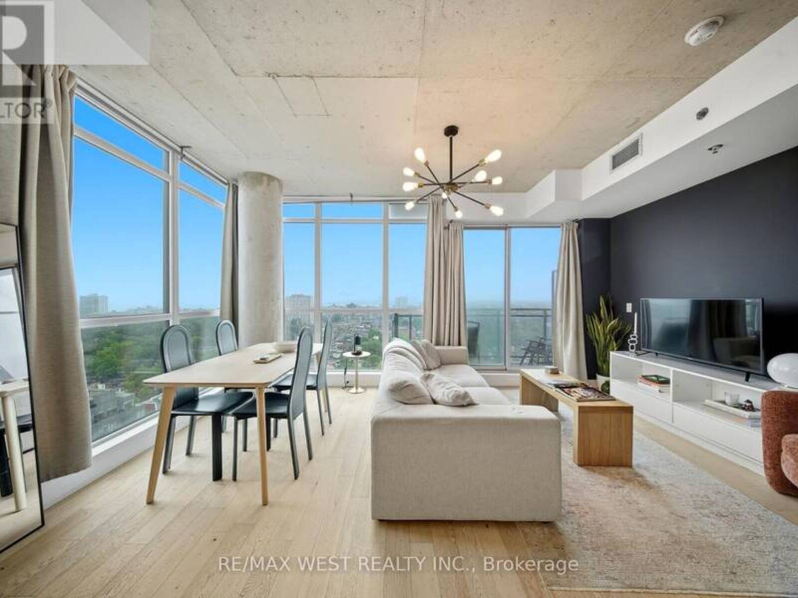 1810 - 20 MINOWAN MIIKAN LANE, Toronto, Ontario M6J 0E5