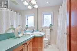 40 SHANDARA CRESCENT | Toronto Ontario | Slide Image Twelve