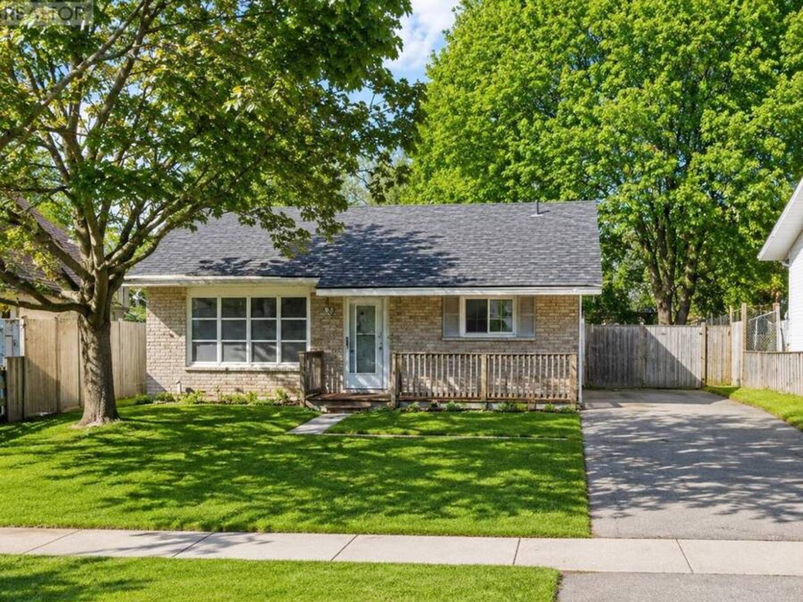 85 WILLIAMSBURG ROAD, Kitchener, Ontario N2E 1K6