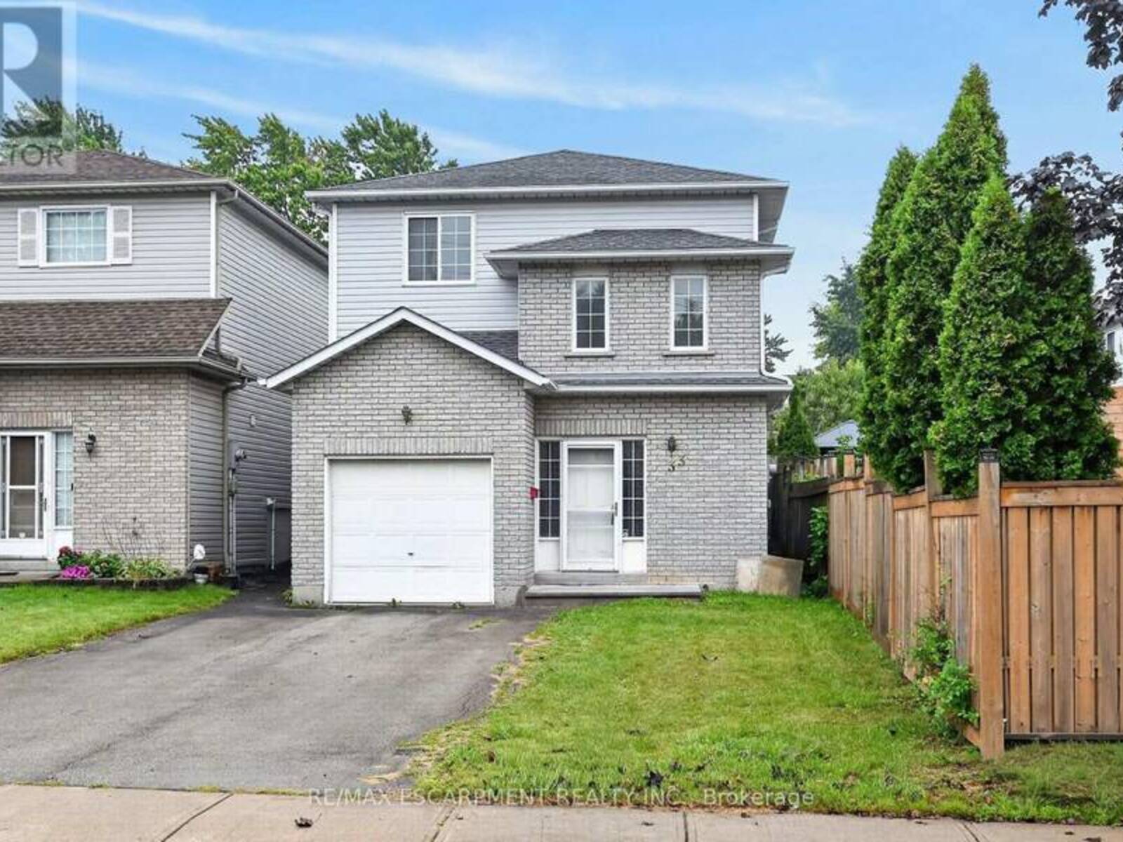 33 BRANTDALE AVENUE, Hamilton, Ontario L9C 1B6