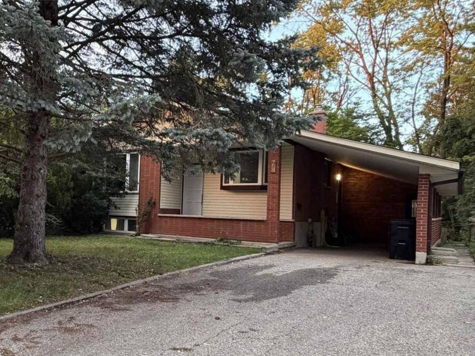 7 CARDILL CRESCENT, Waterloo, Ontario N2L 3Y7