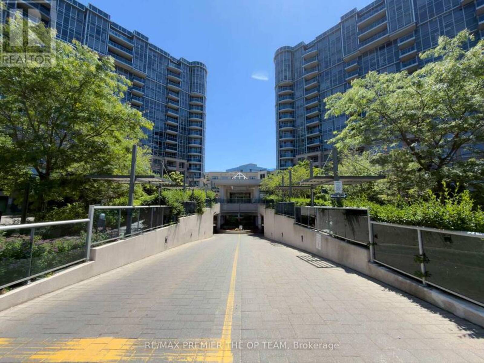 1077 - 23 COX BOULEVARD, Markham, Ontario L3R 7Z9
