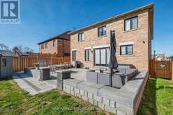 147 BETHPAGE CRESCENT | Newmarket Ontario | Slide Image Eleven