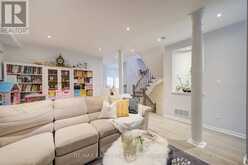 6 SAPPHIRE DRIVE | Richmond Hill Ontario | Slide Image Thirteen