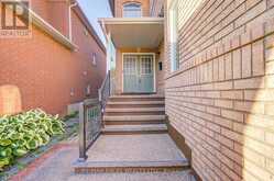 6 SAPPHIRE DRIVE | Richmond Hill Ontario | Slide Image Three
