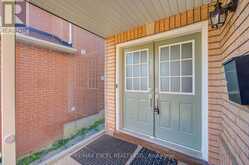 6 SAPPHIRE DRIVE | Richmond Hill Ontario | Slide Image Four