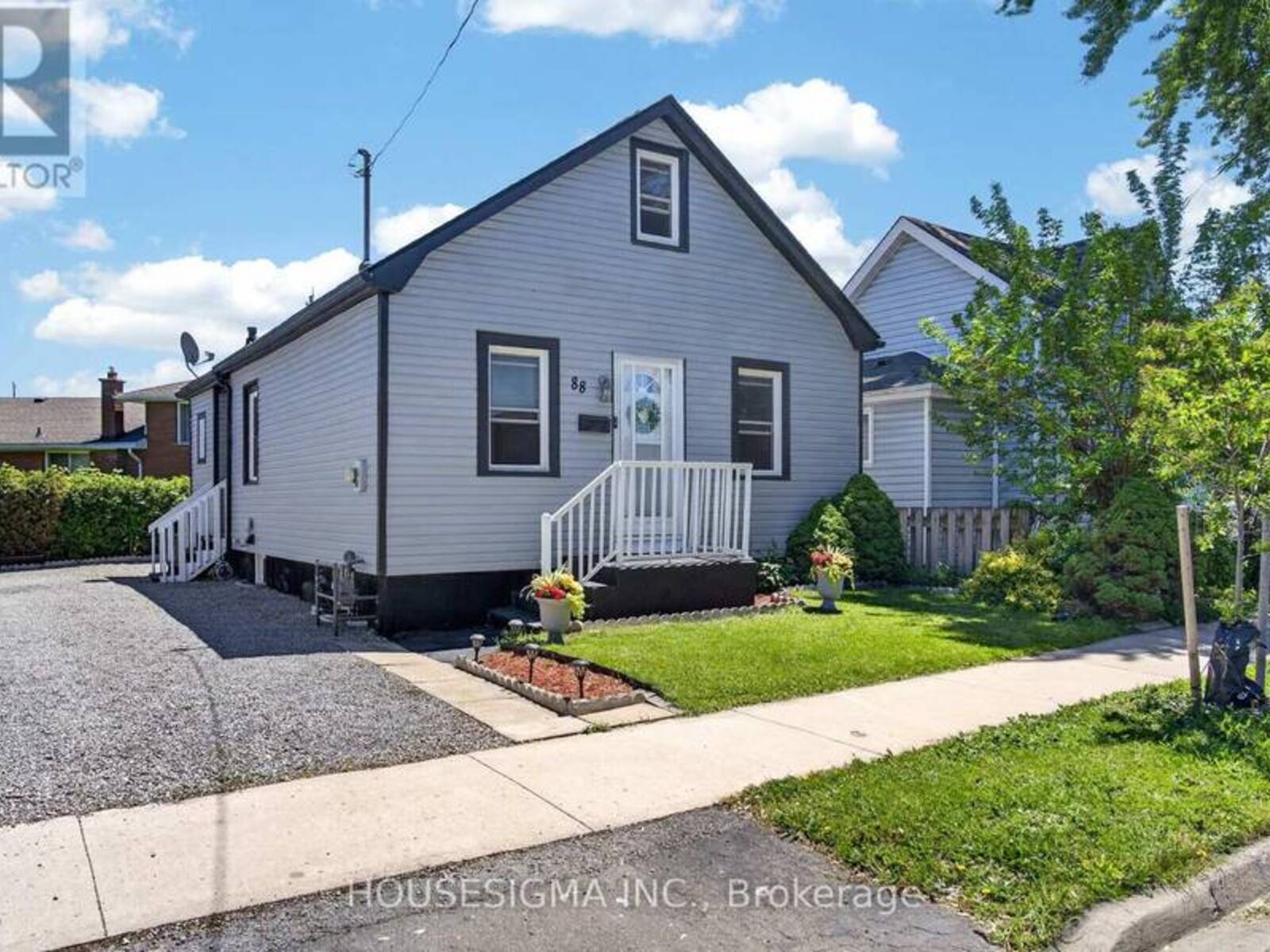 88 PAGE STREET, St. Catharines, Ontario L2R 4A9