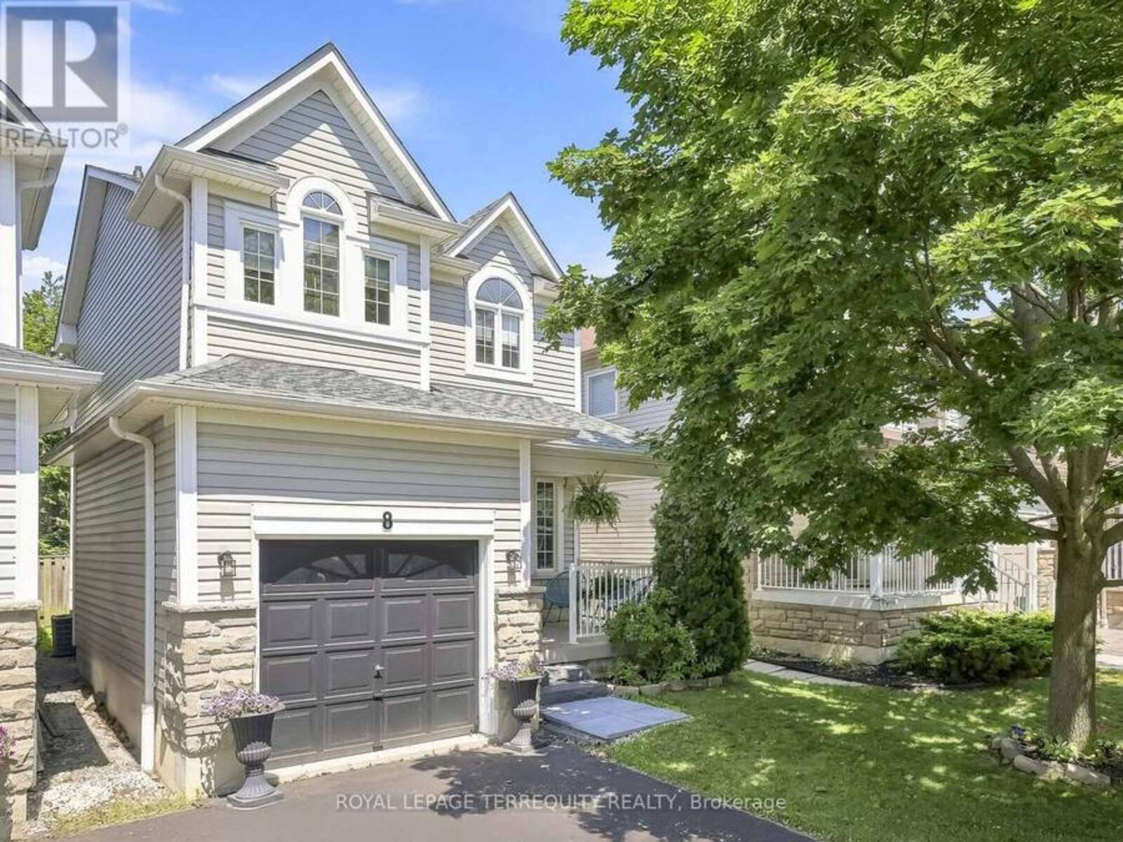 8 SINDEN DRIVE, Whitby, Ontario L1M 2B8