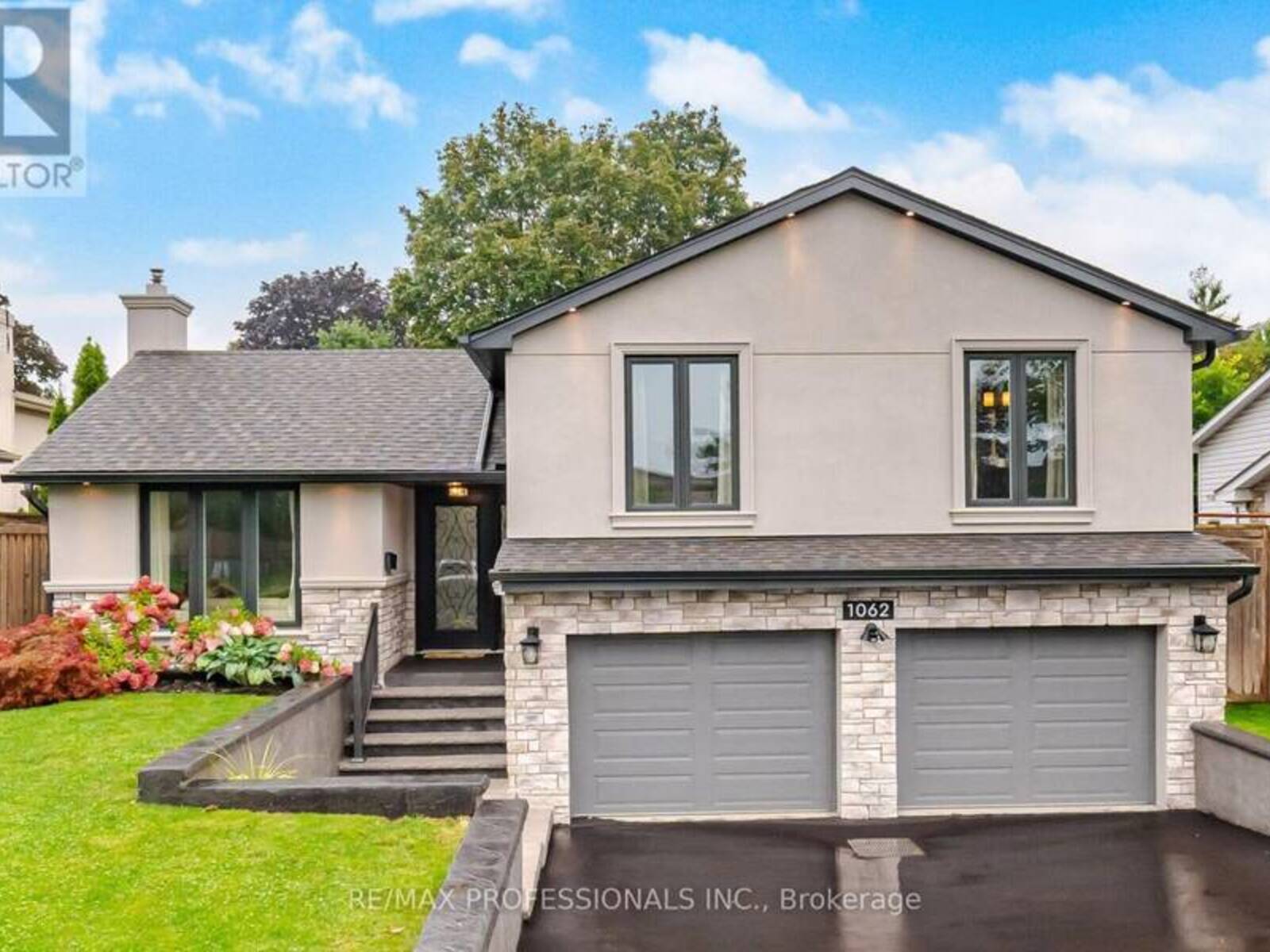 1062 MISSISSAUGA VALLEY BOULEVARD, Mississauga, Ontario L5A 3J4