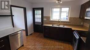 26 MURCHISON CRESCENT | Toronto Ontario | Slide Image Nine