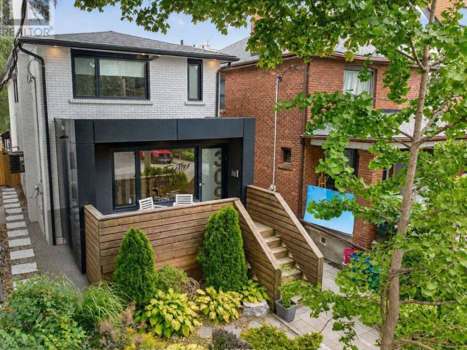 309 WYCHWOOD AVENUE, Toronto, Ontario M6C 2T6