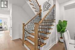 80 LIVING CRESCENT | Markham Ontario | Slide Image Ten