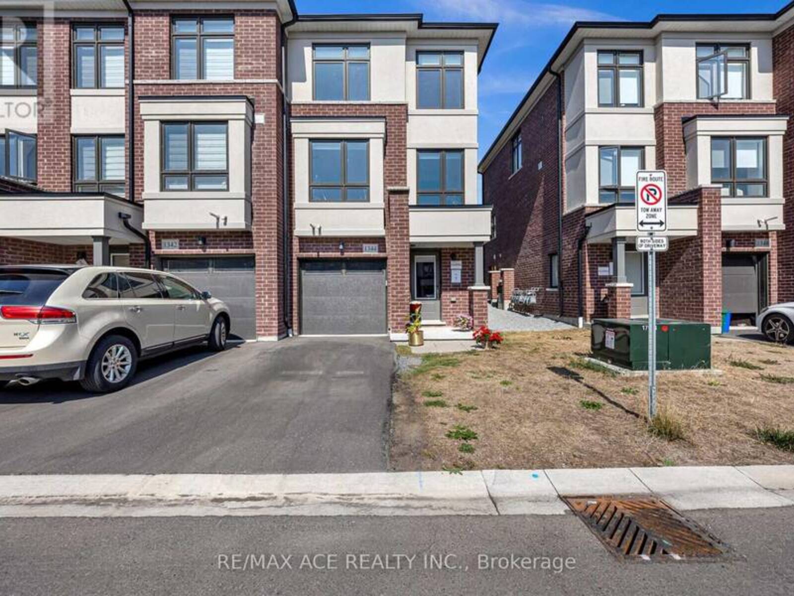1344 BRADENTON PATH, Oshawa, Ontario L1K 1A9
