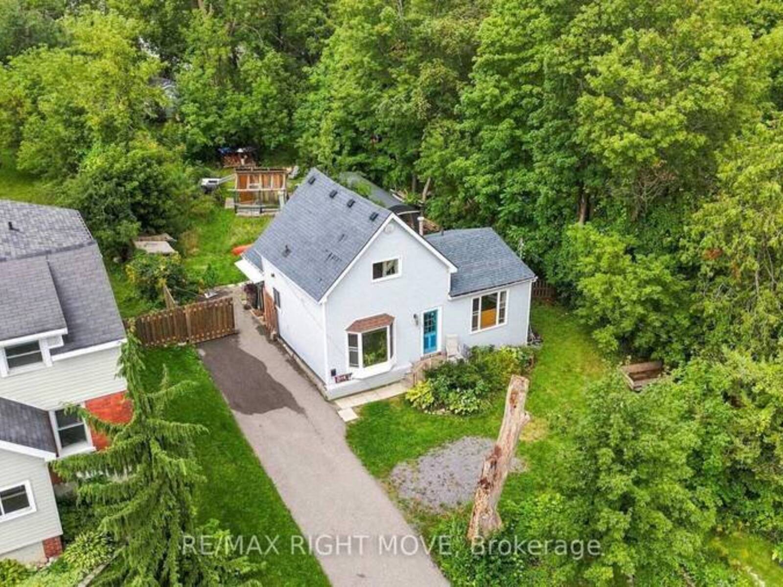 138 BORLAND STREET E, Orillia, Ontario L3V 2B9