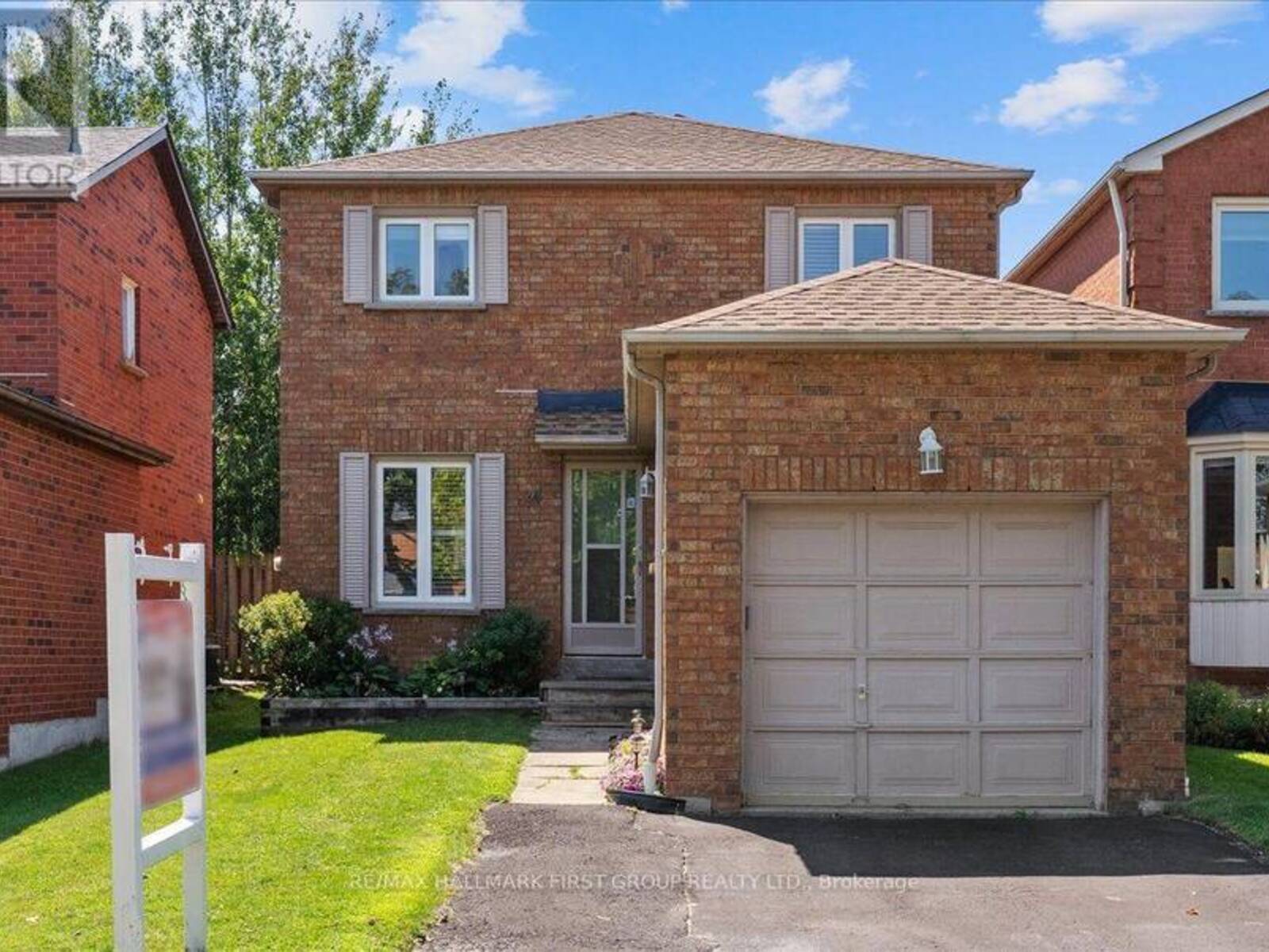 24 FERNBANK PLACE, Whitby, Ontario L1R 1S9