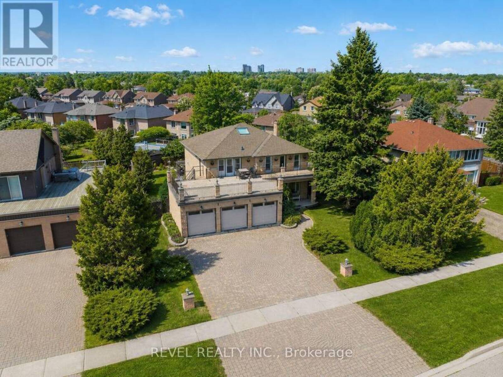 88 LAKE DRIVEWAY W, Ajax, Ontario L1S 4T2