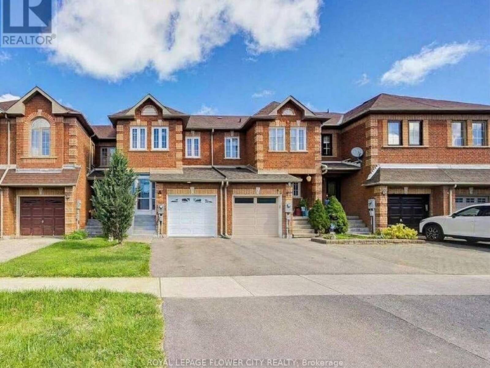 68 DENTON CIRCLE, Vaughan, Ontario L6A 2N4