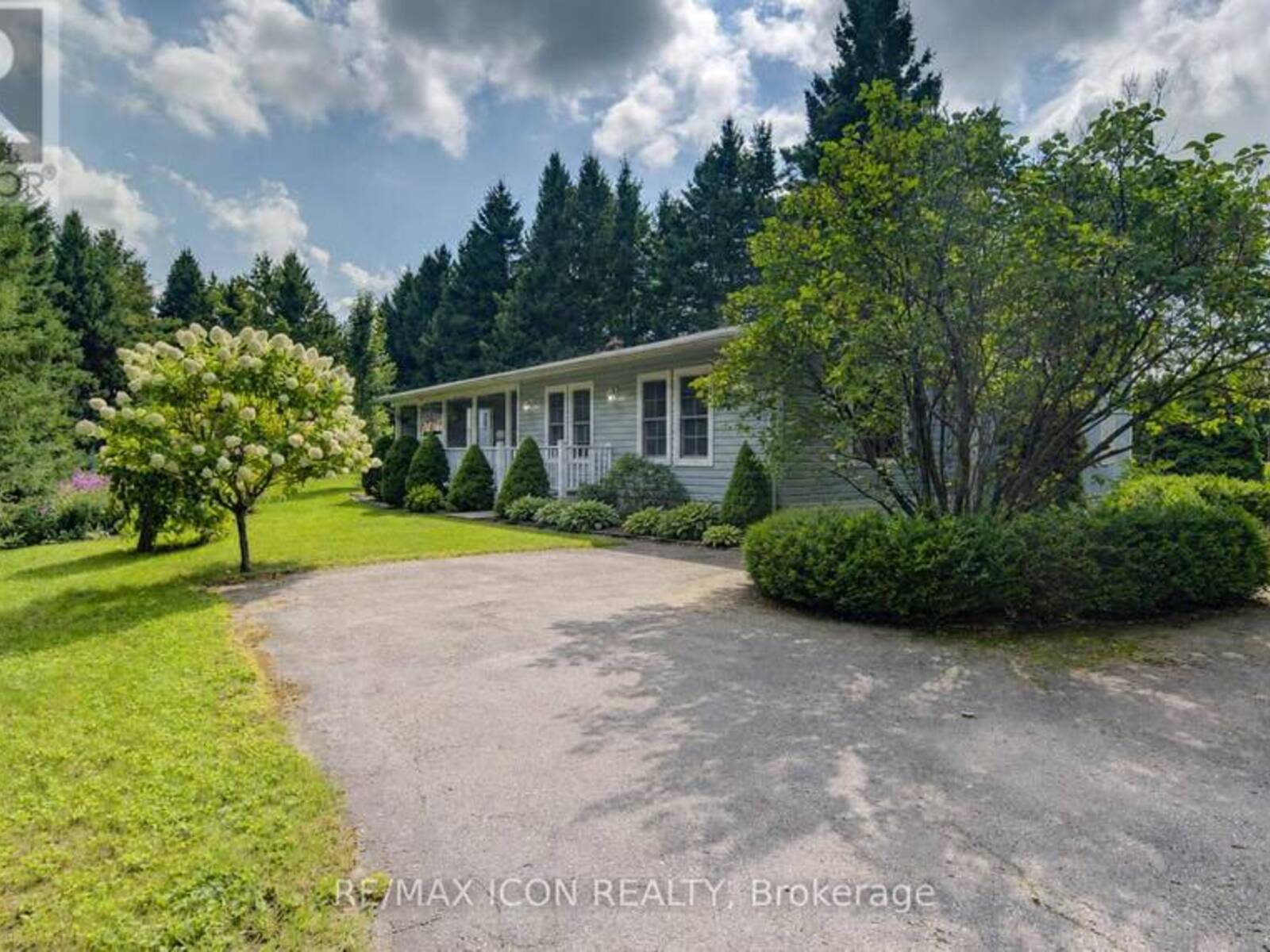 30 GRAND VISTA CRESCENT, Mount Forest, Ontario N0G 2L0