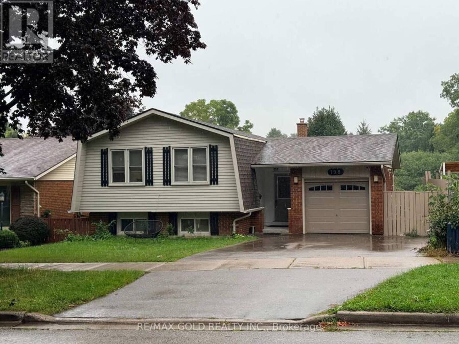 198 COACH HILL DRIVE, Kitchener, Ontario N2E 1P4