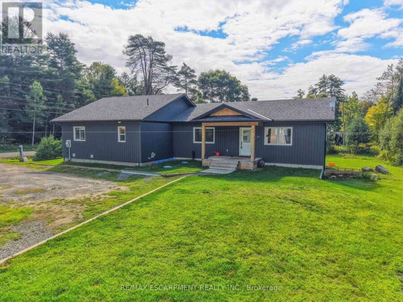 400 RAYMOND ROAD, Bracebridge, Ontario P1L 1X4