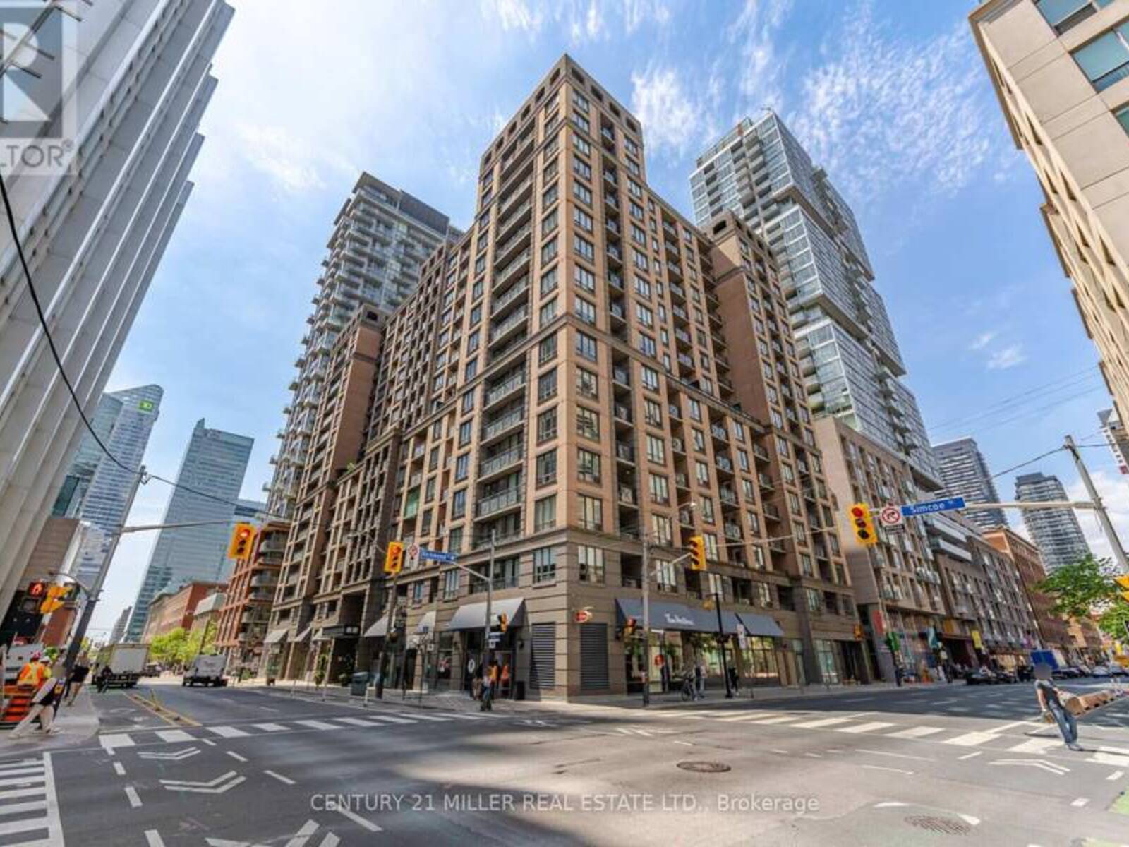 -12 - 140 SIMCOE ROAD, Toronto, Ontario M5H 4E9