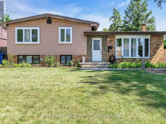 3992 LONGFELLOW AVENUE Windsor Ontario, N9G 2B3 - 4 Bedrooms Home For Sale