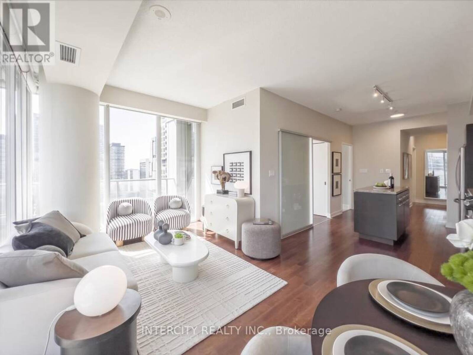 2503 - 126 SIMCOE STREET, Toronto, Ontario M5H 4E6