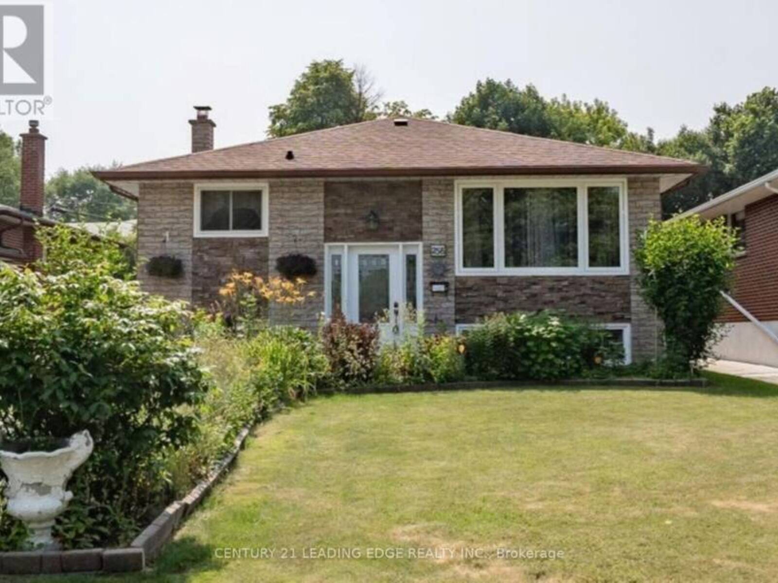258 NIPIGON STREET, Oshawa, Ontario L1J 4N7