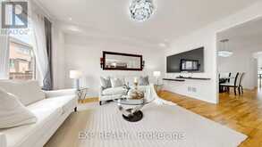 34 BUTTONLEAF CRESCENT | Whitchurch-Stouffville Ontario | Slide Image Twelve