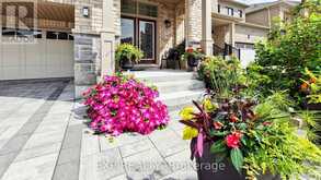 34 BUTTONLEAF CRESCENT | Whitchurch-Stouffville Ontario | Slide Image Two