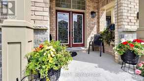 34 BUTTONLEAF CRESCENT | Whitchurch-Stouffville Ontario | Slide Image Three
