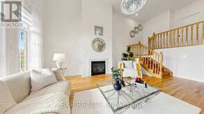 34 BUTTONLEAF CRESCENT | Whitchurch-Stouffville Ontario | Slide Image Six