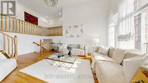 34 BUTTONLEAF CRESCENT | Whitchurch-Stouffville Ontario | Slide Image Seven