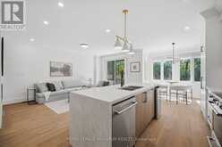 11 PARK BOULEVARD | Toronto Ontario | Slide Image Twelve