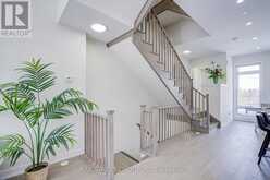 51 CREDIT LANE | Richmond Hill Ontario | Slide Image Twelve