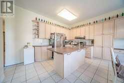 8 BRIAR PATH LANE | Markham Ontario | Slide Image Twelve