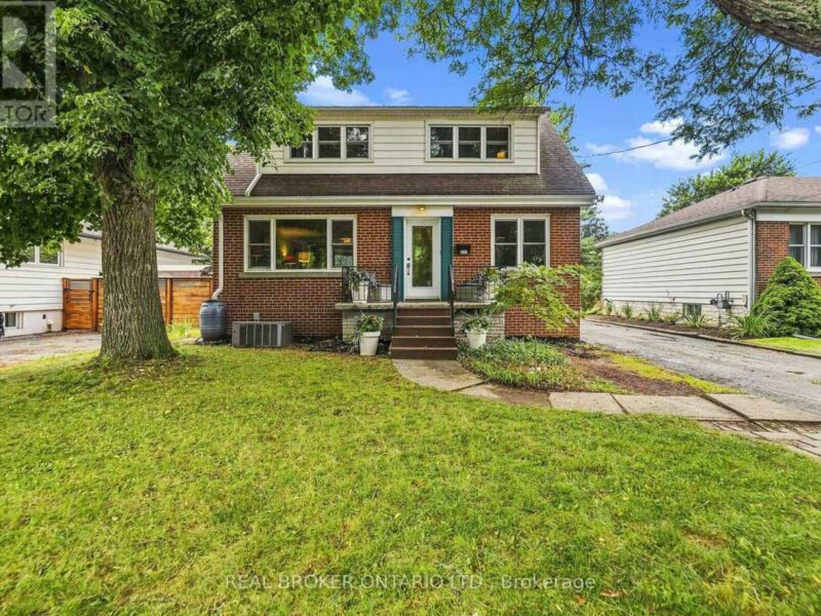 177 YORK ROAD, Dundas, Ontario L9H 1M8